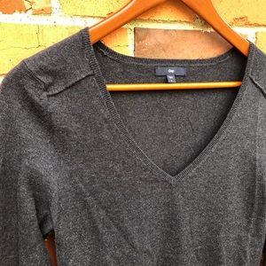 Gap • charcoal grey sweater